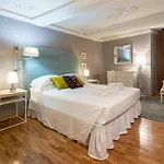 Uffizi Romantic Flat